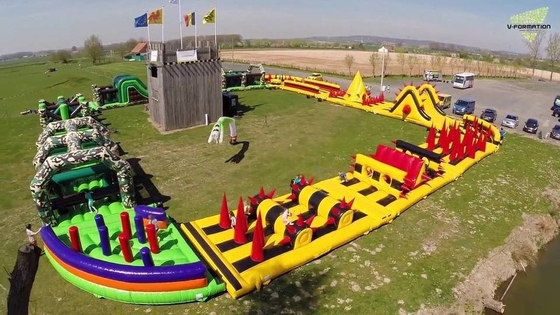เป็นมิตรกับสิ่งแวดล้อม PVC Obstacle Course Bounce House สำหรับผู้ใหญ่ 5k Inflatable Obstacle Course Races